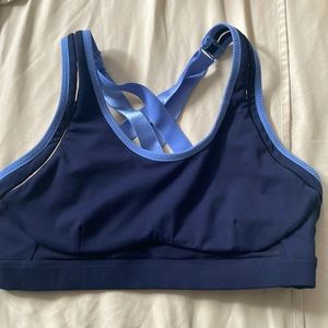 Navy blue cross back sports bra.